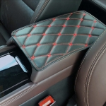 Μαξιλάρι Κάλυμμα Δερμάτινο για τον Τεμπέλη του Αυτοκινήτου Μαύρο με Κόκκινες Ραφές ECO Δέρμα 29cm x 17cm